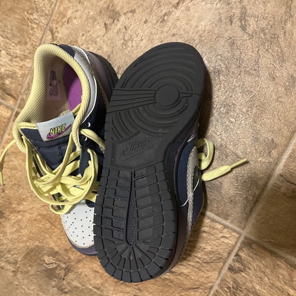 Youth Sneakers Size 3. 5 - Picture 4 of 4